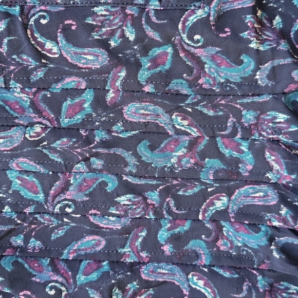 Ava & Grace. Paisley top. Flutter sleeves. Size Small. - Picture 2 of 11